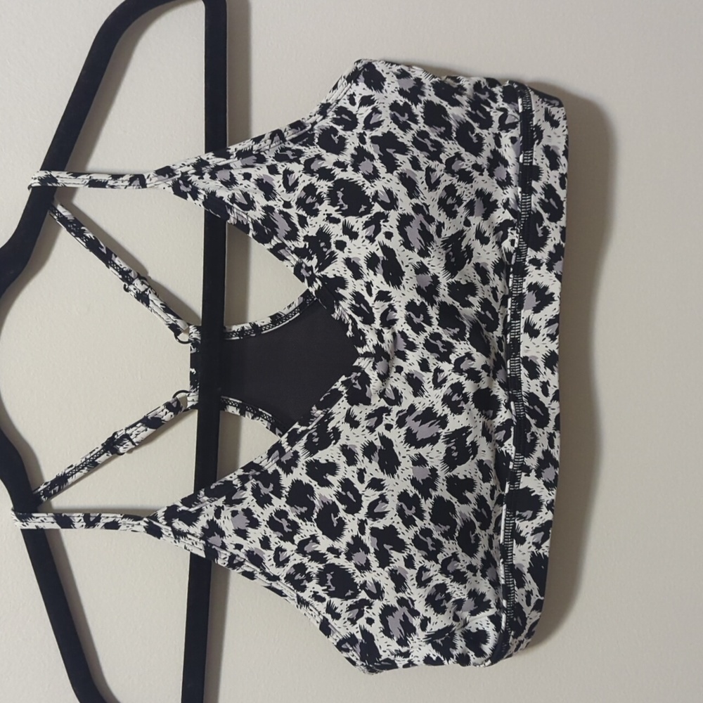 NWOT Zyia winter leopard bra